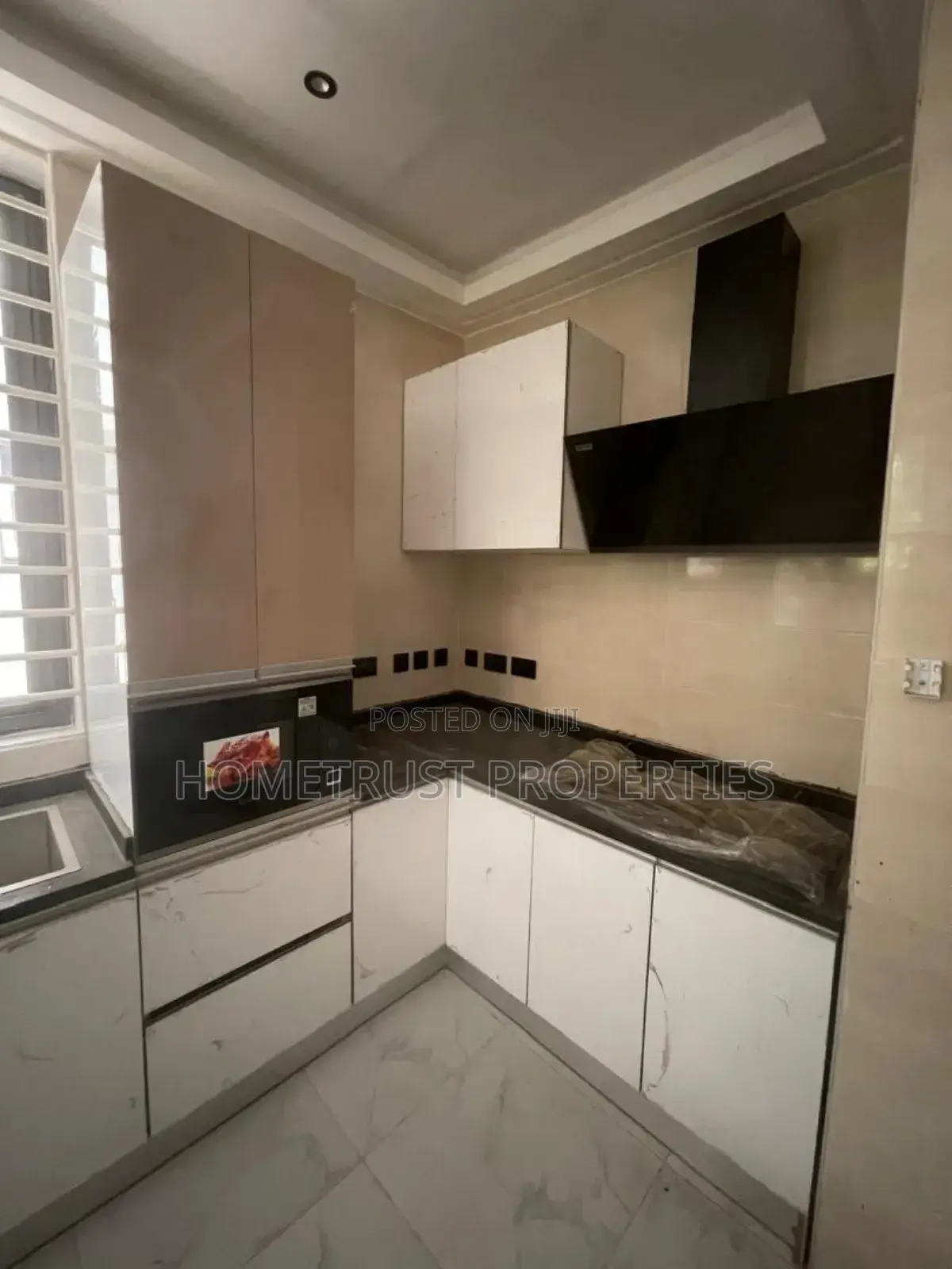 4bdrm Apartment in Taifa Mr. Agyei Area, Police Station for rent