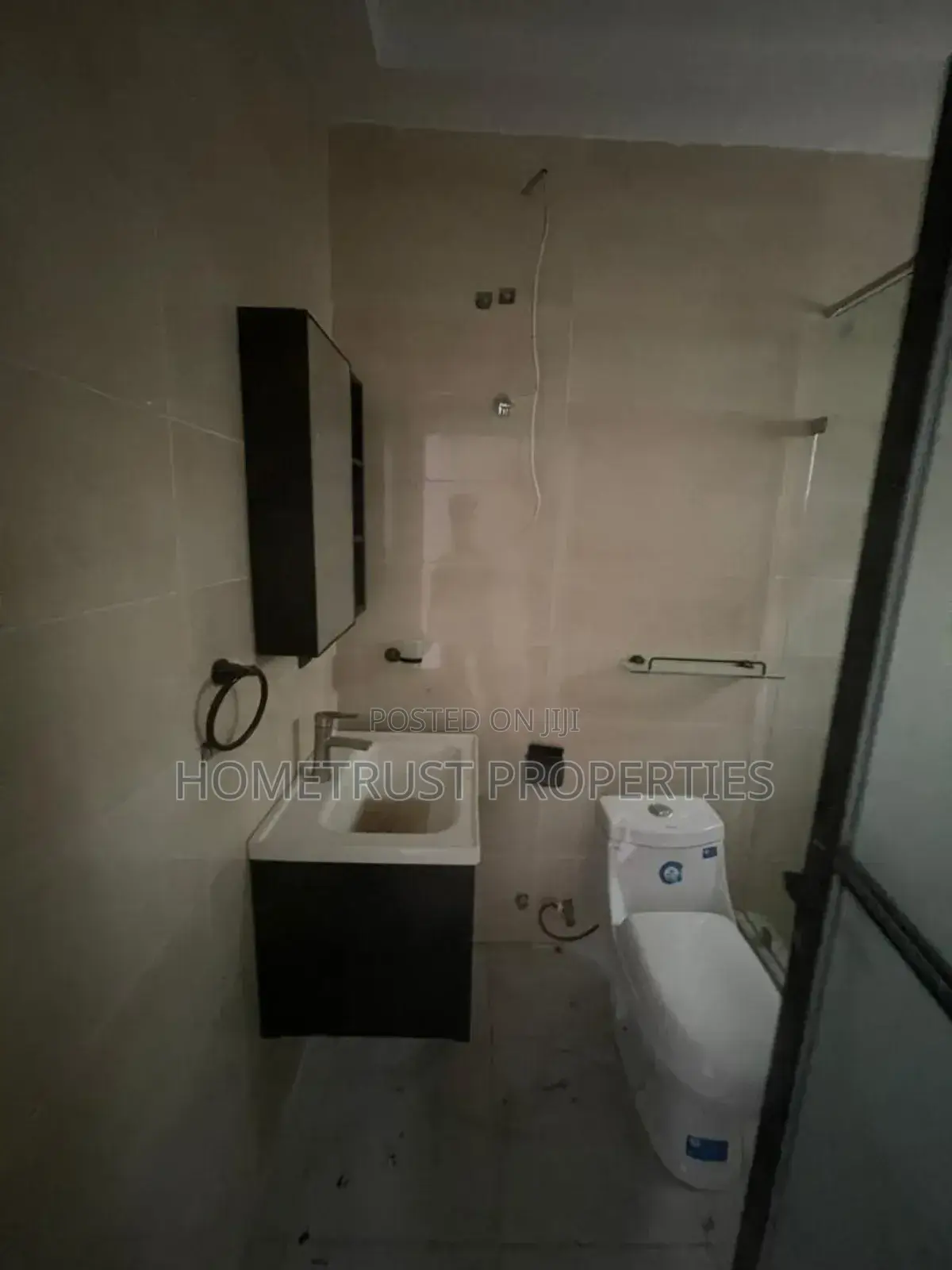 4bdrm Apartment in Taifa Mr. Agyei Area, Police Station for rent