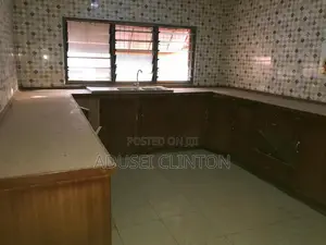 20bdrm House in Kwadaso I.P.T, Kumasi Metropolitan for sale