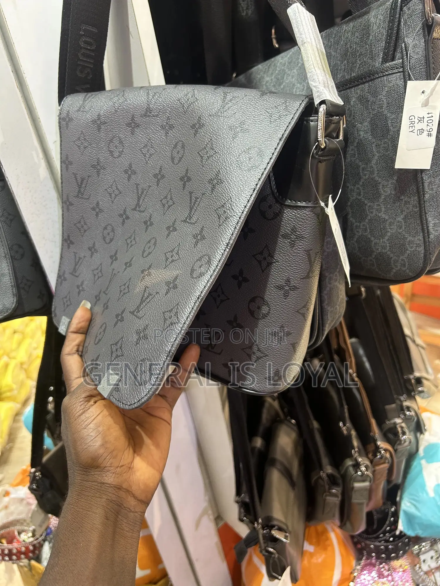 Shoulder Leather Waterproof Bag for Your Accessories