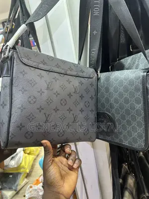 Shoulder Leather Waterproof Bag for Your Accessories