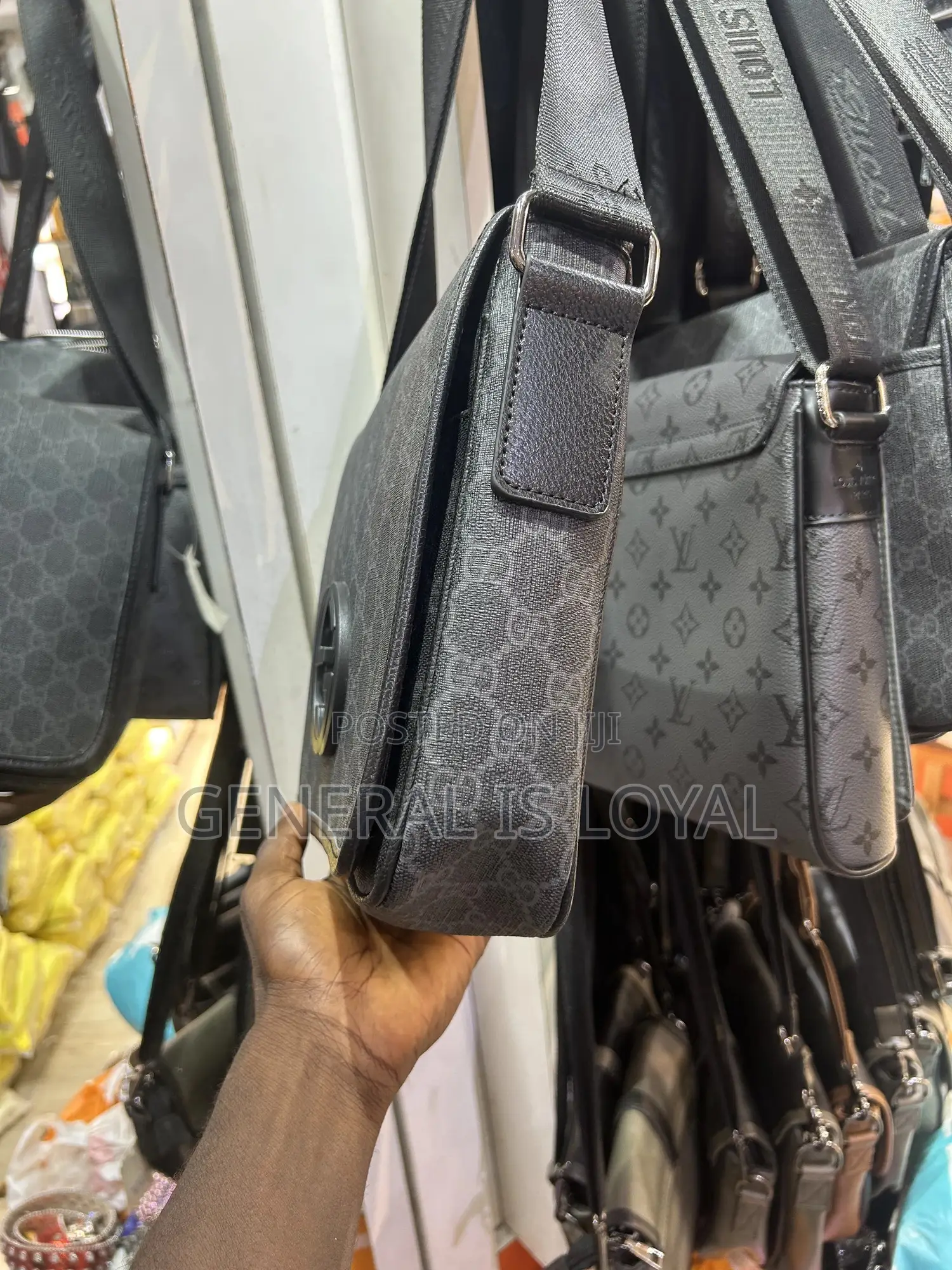 Shoulder Leather Waterproof Bag for Your Accessories