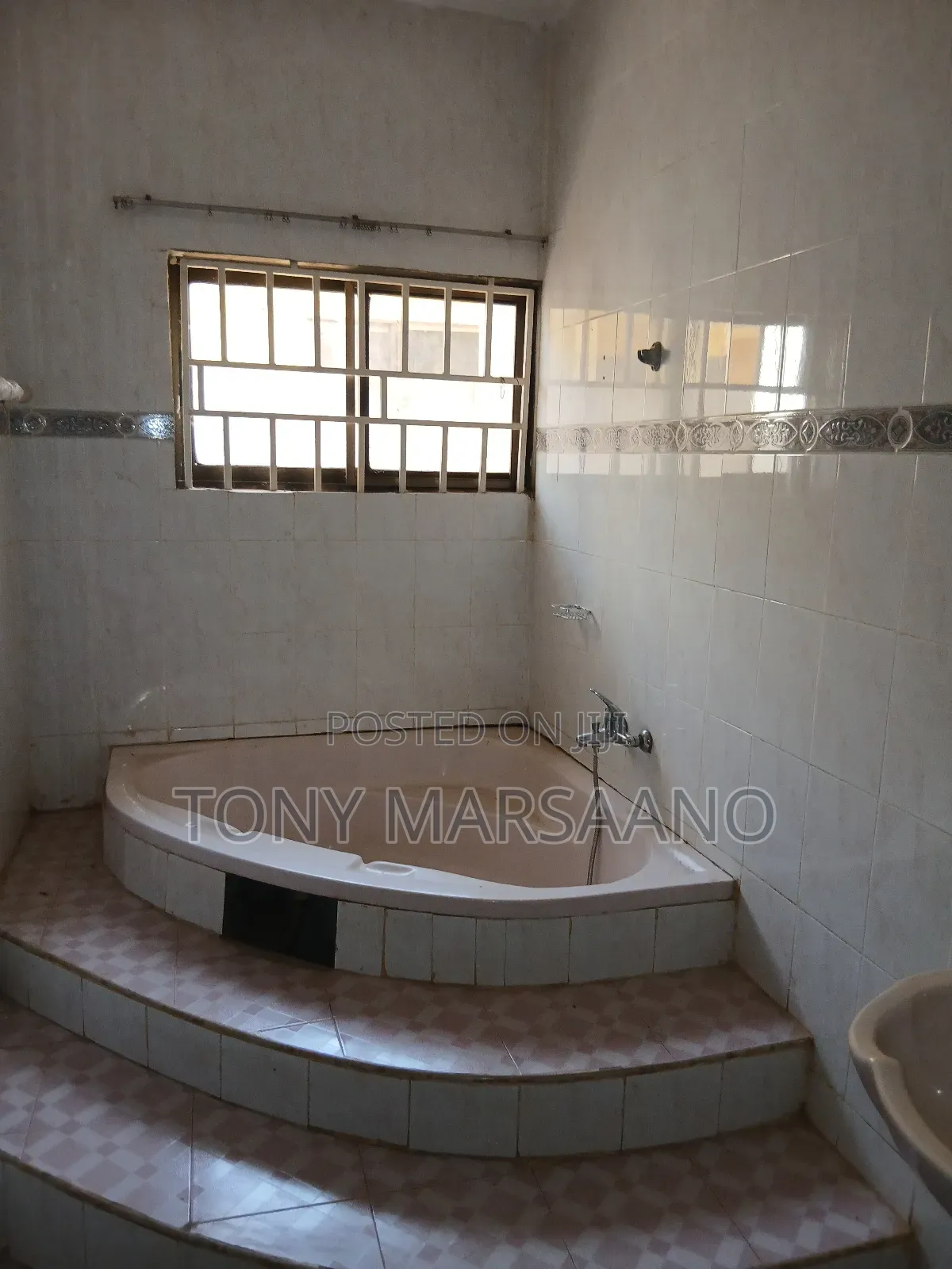 5bdrm House in Haatso, Asore Junction for rent