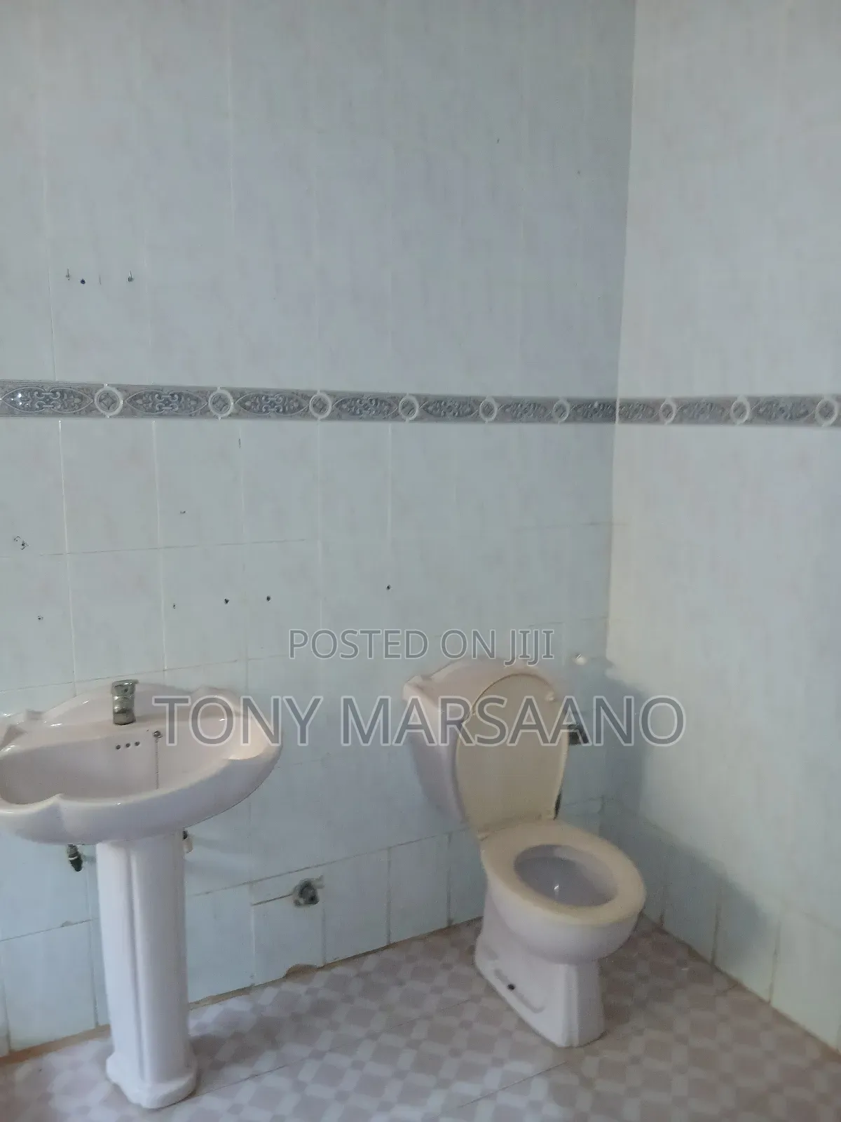5bdrm House in Haatso, Asore Junction for rent