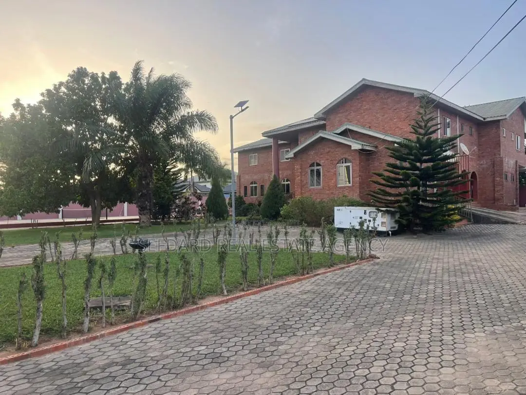 7bdrm Mansion in Sefdard Properties, Pokuase for sale