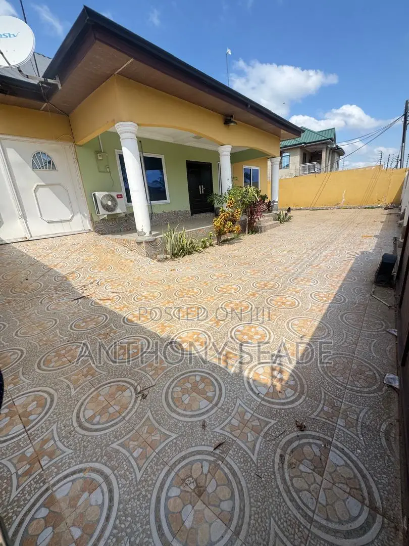 3bdrm House in Close To Mf Police, Lashibi for rent
