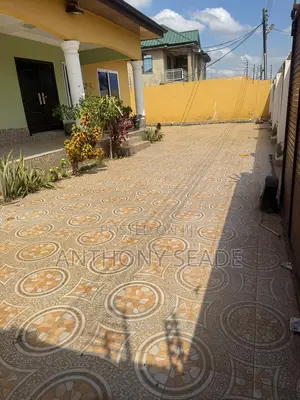 3bdrm House in Close To Mf Police, Lashibi for rent