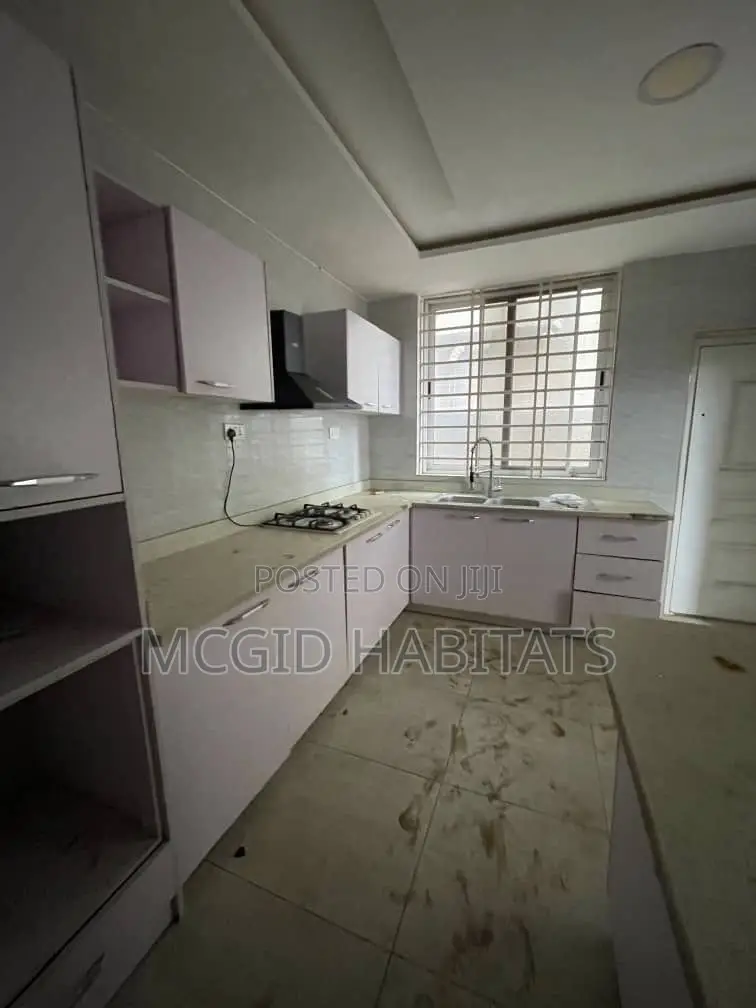 4bdrm House in Lake Side Estate for rent