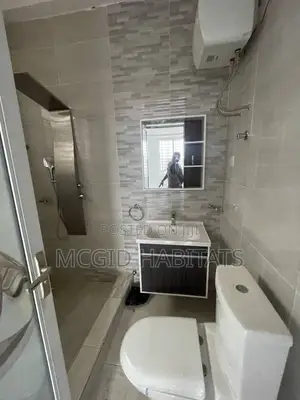4bdrm House in Lake Side Estate for rent