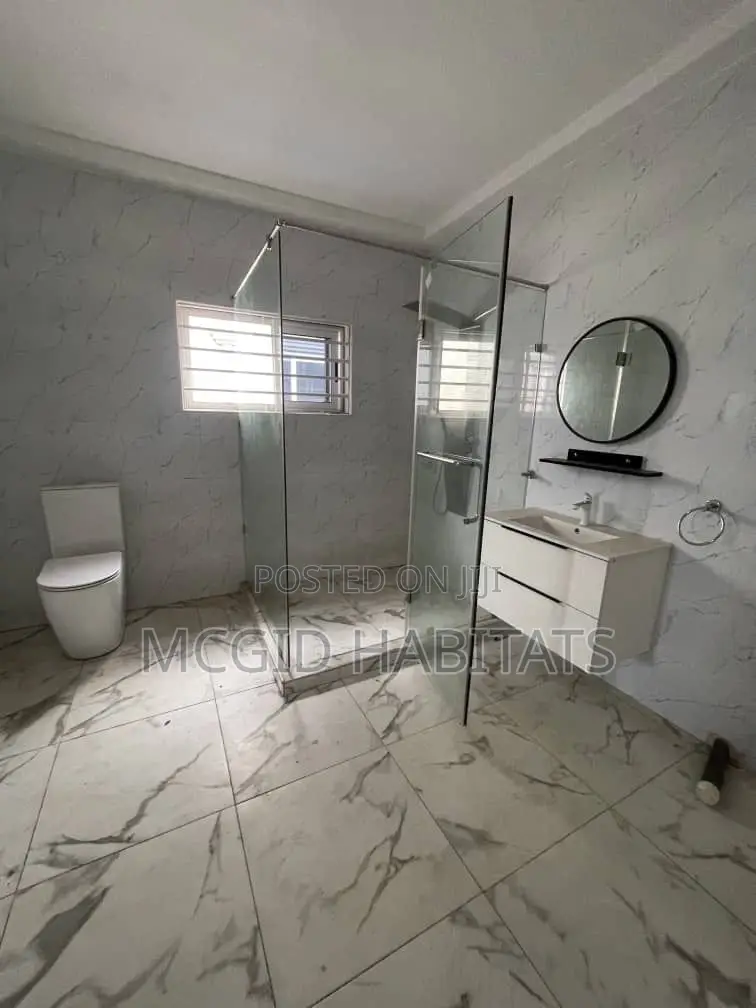 4bdrm House in Lake Side Estate for rent