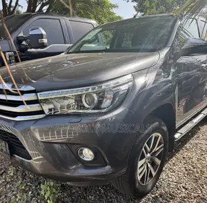 Toyota Hilux 2019 Gray