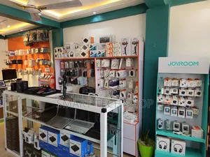 Lady Computer Shop Attendant Needed - Must Strictly Stay Around Adenta
