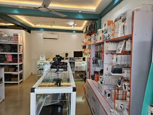 Lady Computer Shop Attendant Needed - Must Strictly Stay Around Adenta