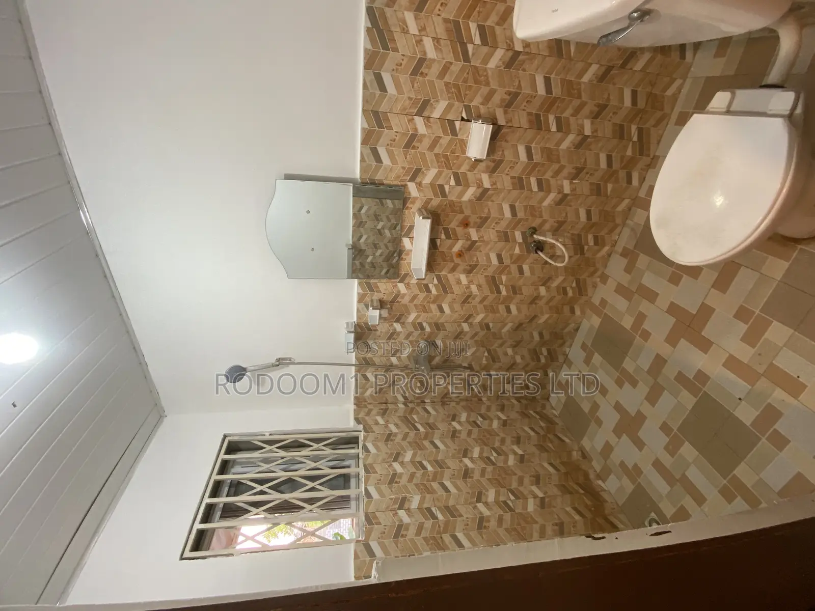 5bdrm House in Amasaman Stadium for rent