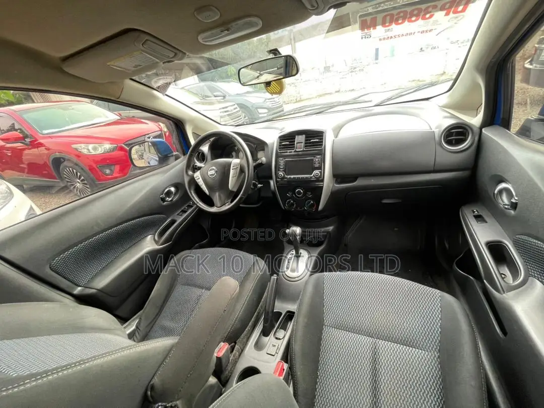 Nissan Versa 1.6 SV 2016 Blue