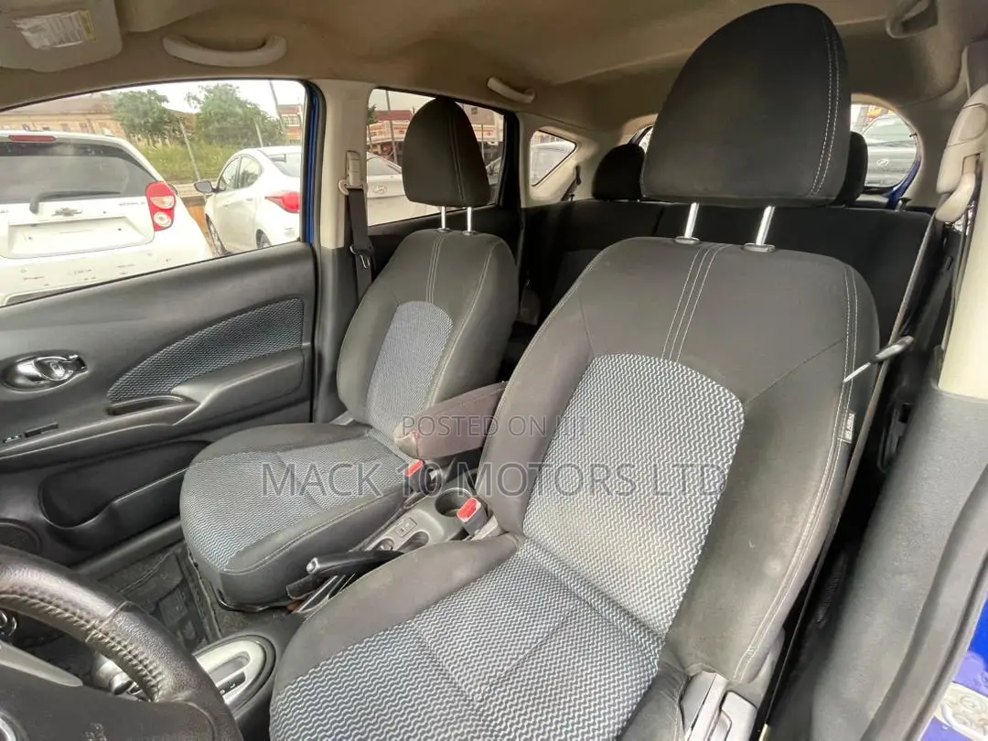Nissan Versa 1.6 SV 2016 Blue