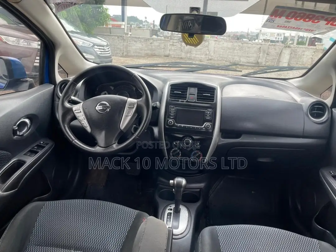 Nissan Versa 1.6 SV 2016 Blue