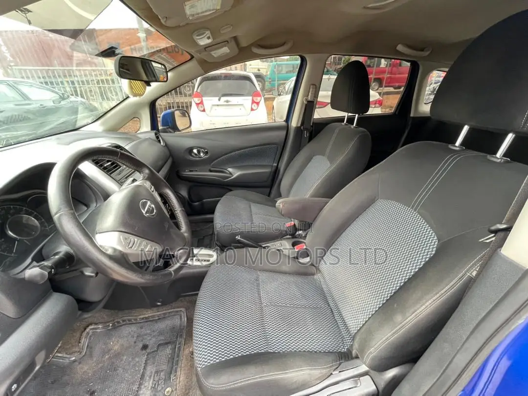 Nissan Versa 1.6 SV 2016 Blue