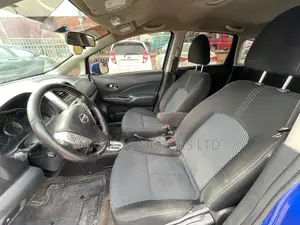Nissan Versa 1.6 SV 2016 Blue