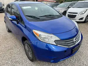 Nissan Versa 1.6 SV 2016 Blue