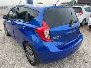Nissan Versa 1.6 SV 2016 Blue