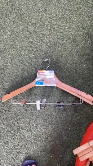 10pcs Set Durable Clothing Hangers With Clips. Hangers With Peg.