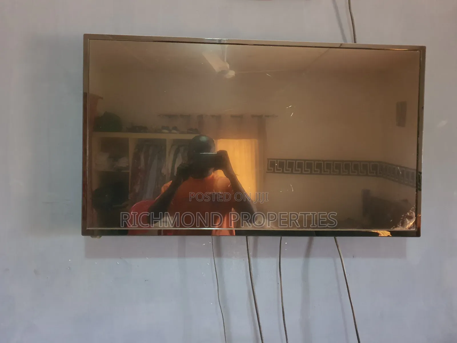 43 Inch Tv With Free Decoder for Sale.