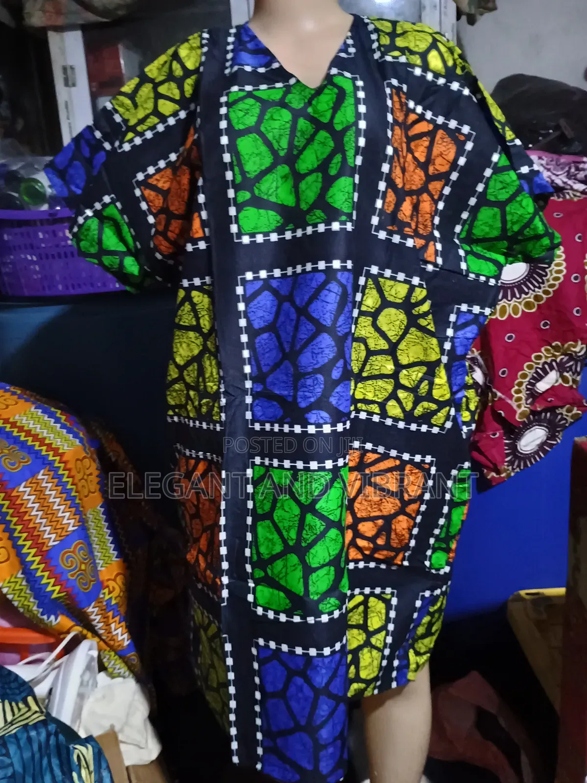 Single African Wear to the Knee