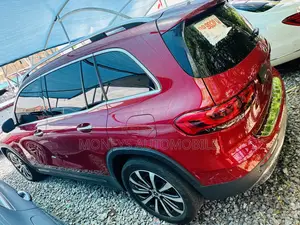 Mercedes-Benz GLB-Class 2022 Red