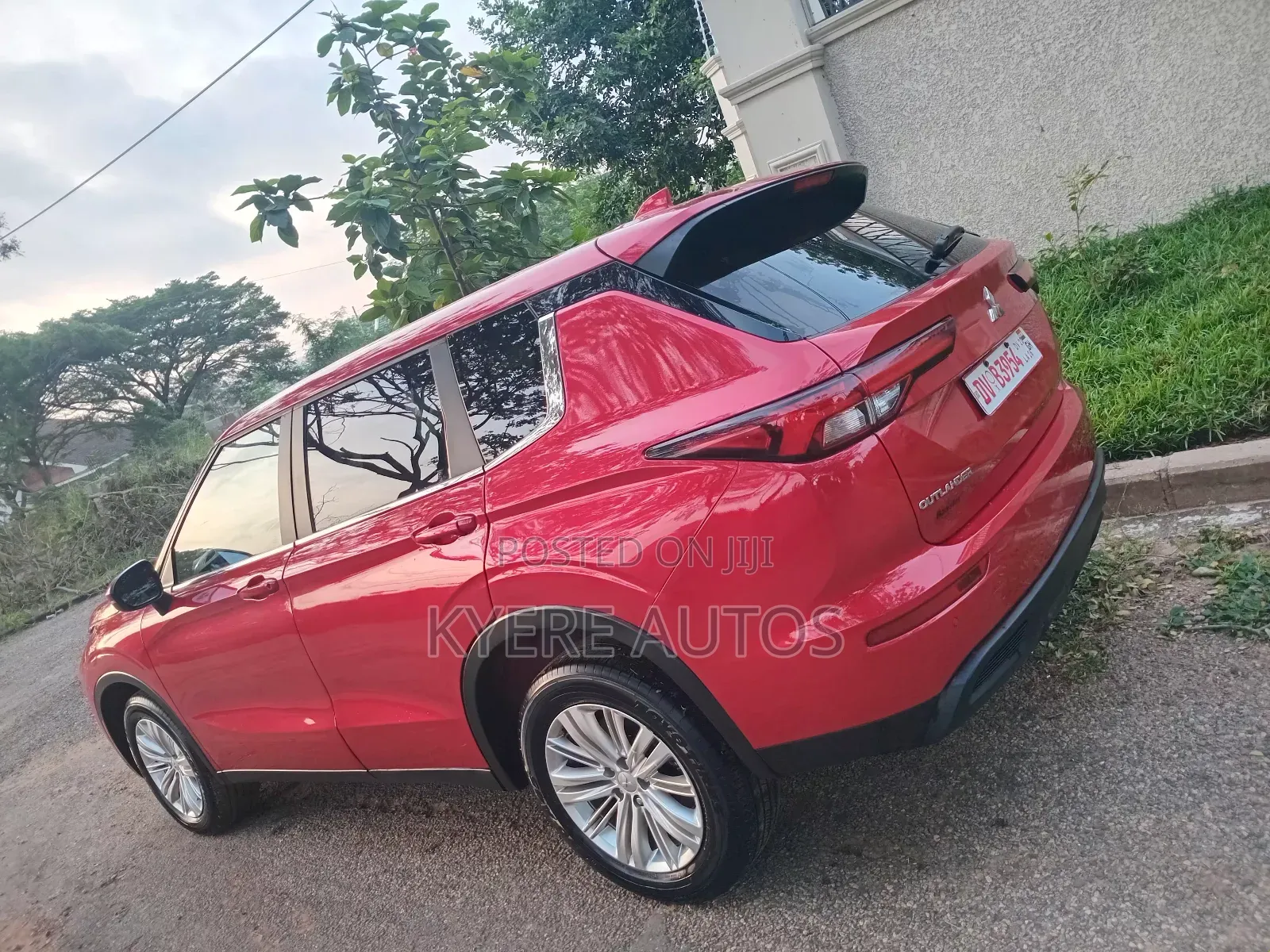 Mitsubishi Outlander ES AWD 2025 Red