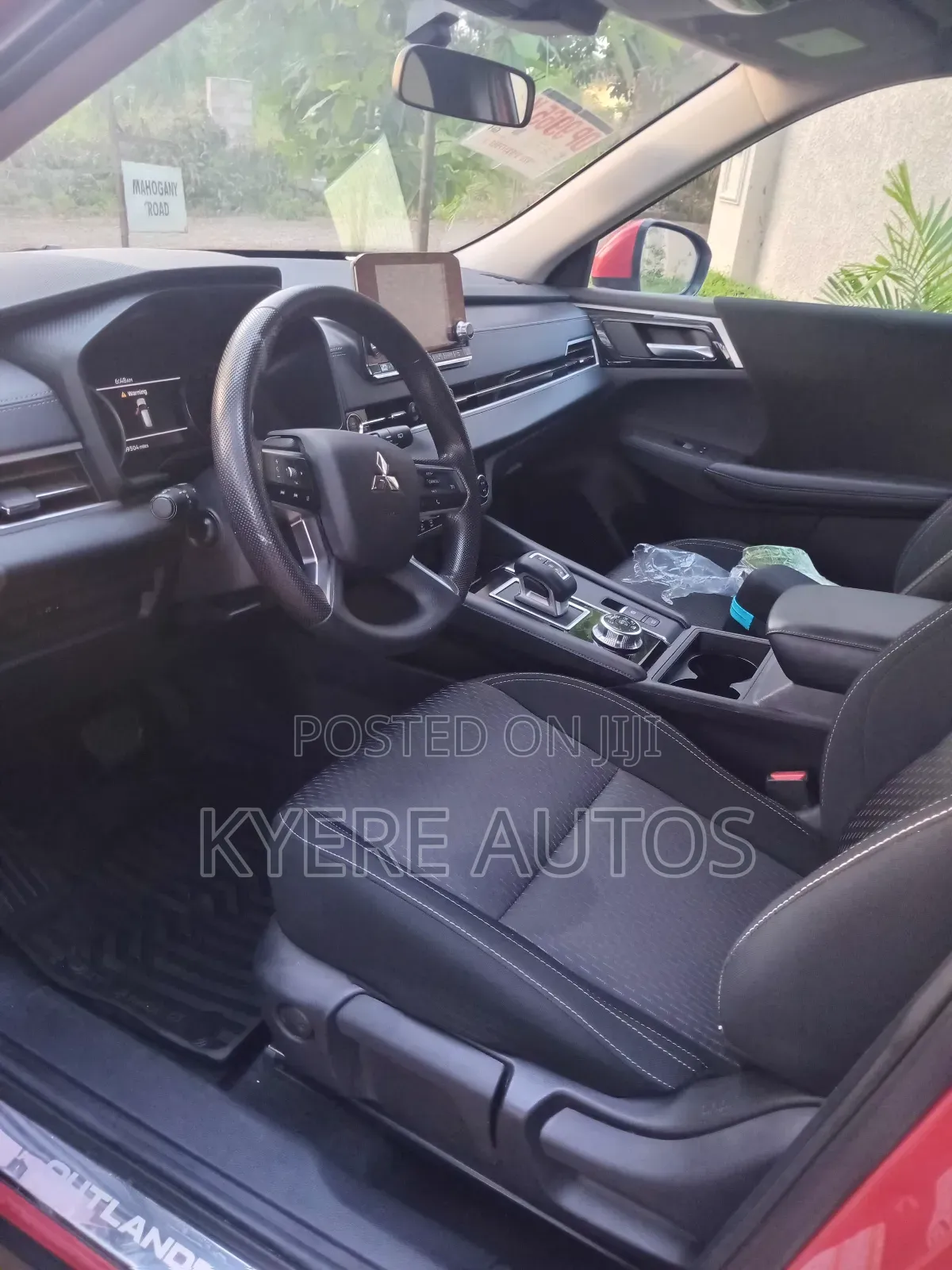 Mitsubishi Outlander ES AWD 2025 Red