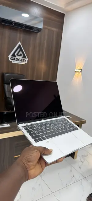 Laptop Apple MacBook Pro 2017 16GB Intel Core i7 SSD 512GB