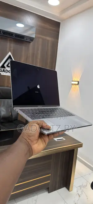 Laptop Apple MacBook Pro 2017 8GB Intel Core i5 SSD 256GB