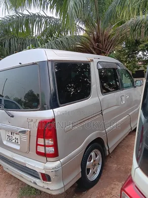 Toyota Voxy 2003 Silver
