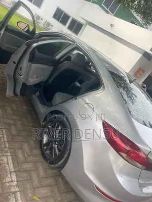 Hyundai Elantra 2018 Silver