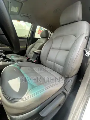Hyundai Elantra 2018 Silver