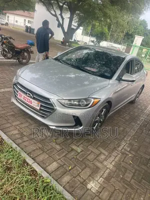 Hyundai Elantra 2018 Silver