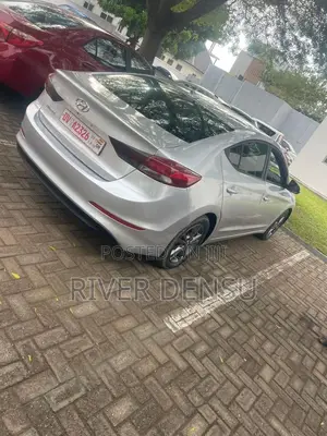 Hyundai Elantra 2018 Silver