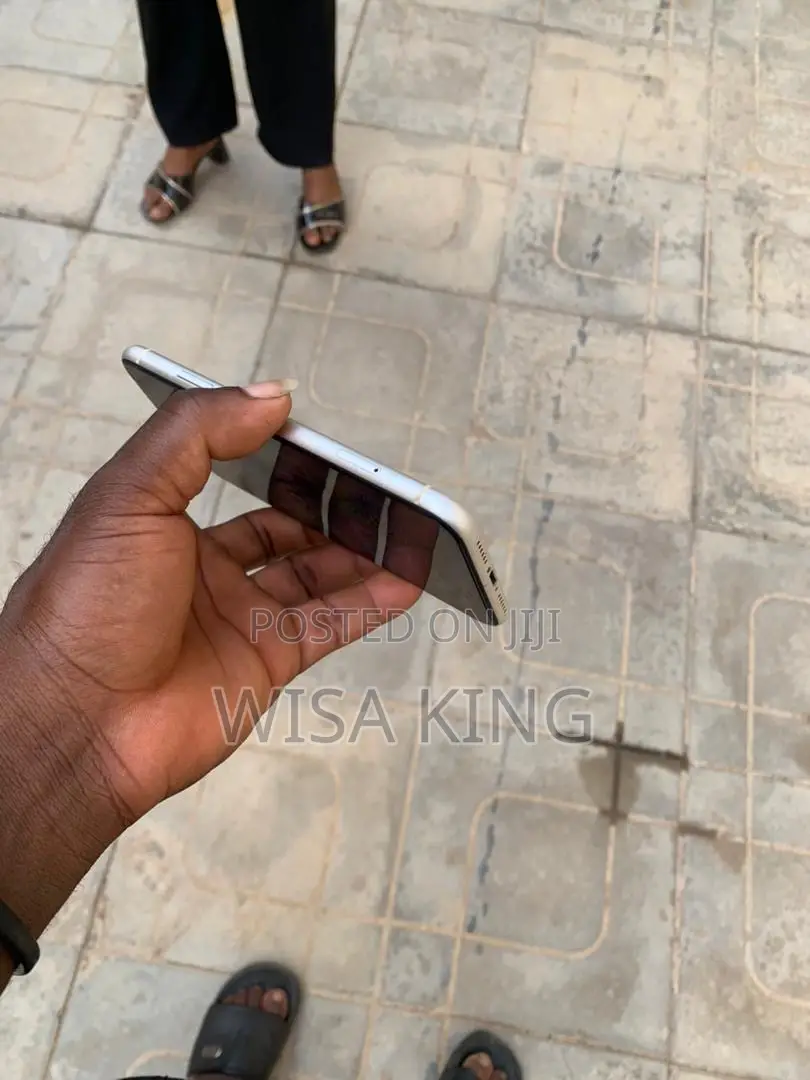 Apple iPhone 11 64 GB White