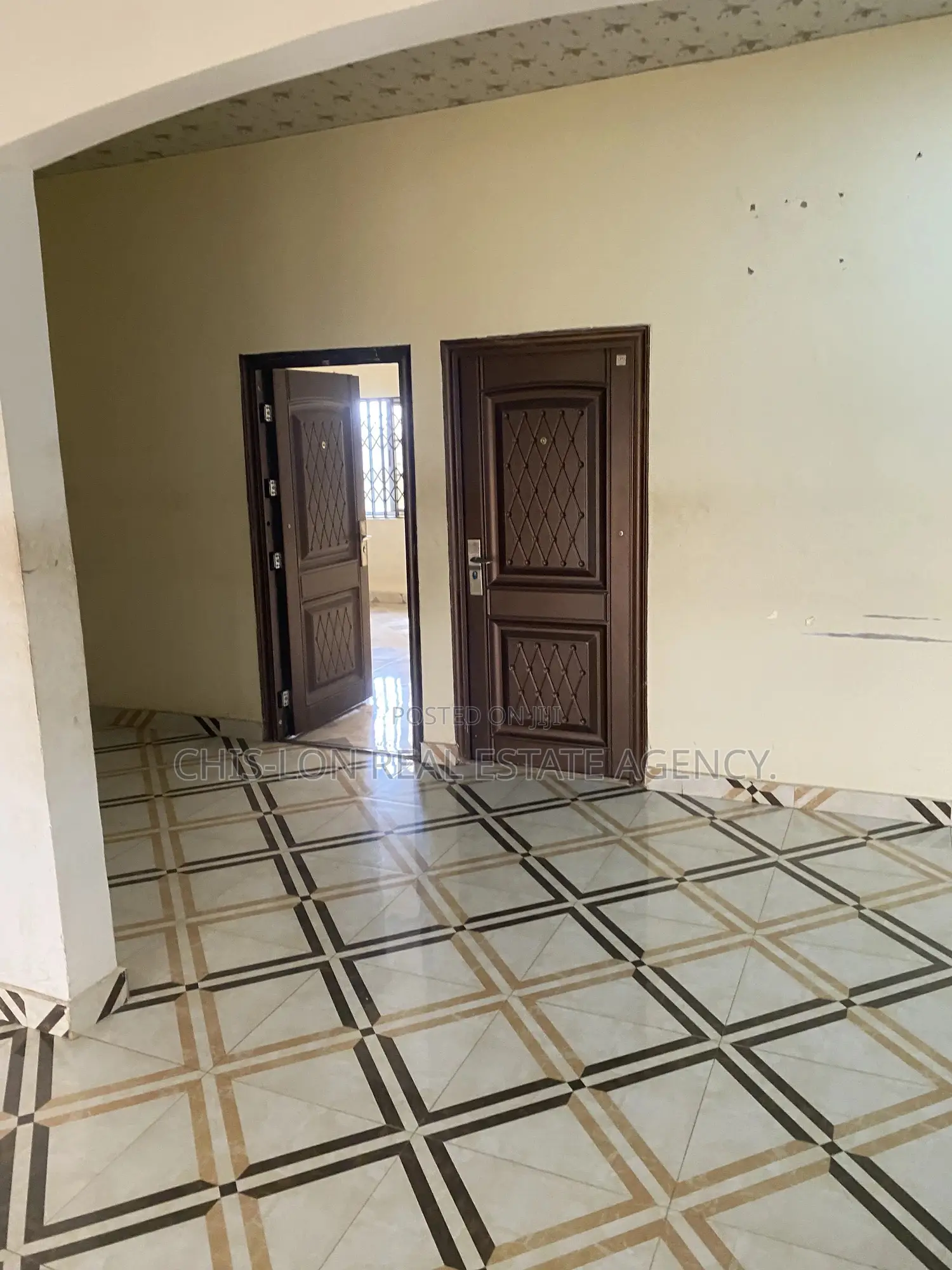 5bdrm Duplex in Chis-Lon Real Estate, Toll Booth for rent