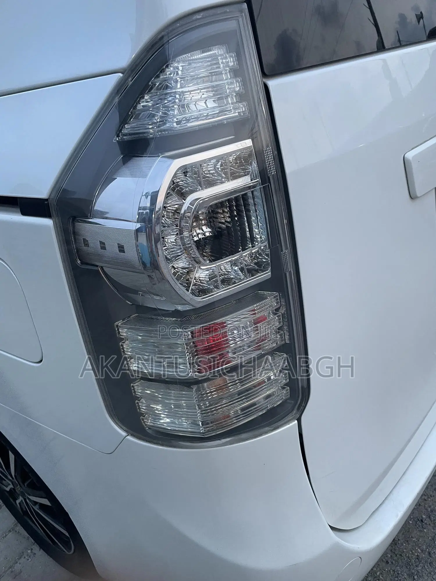 Toyota Voxy 2013 White