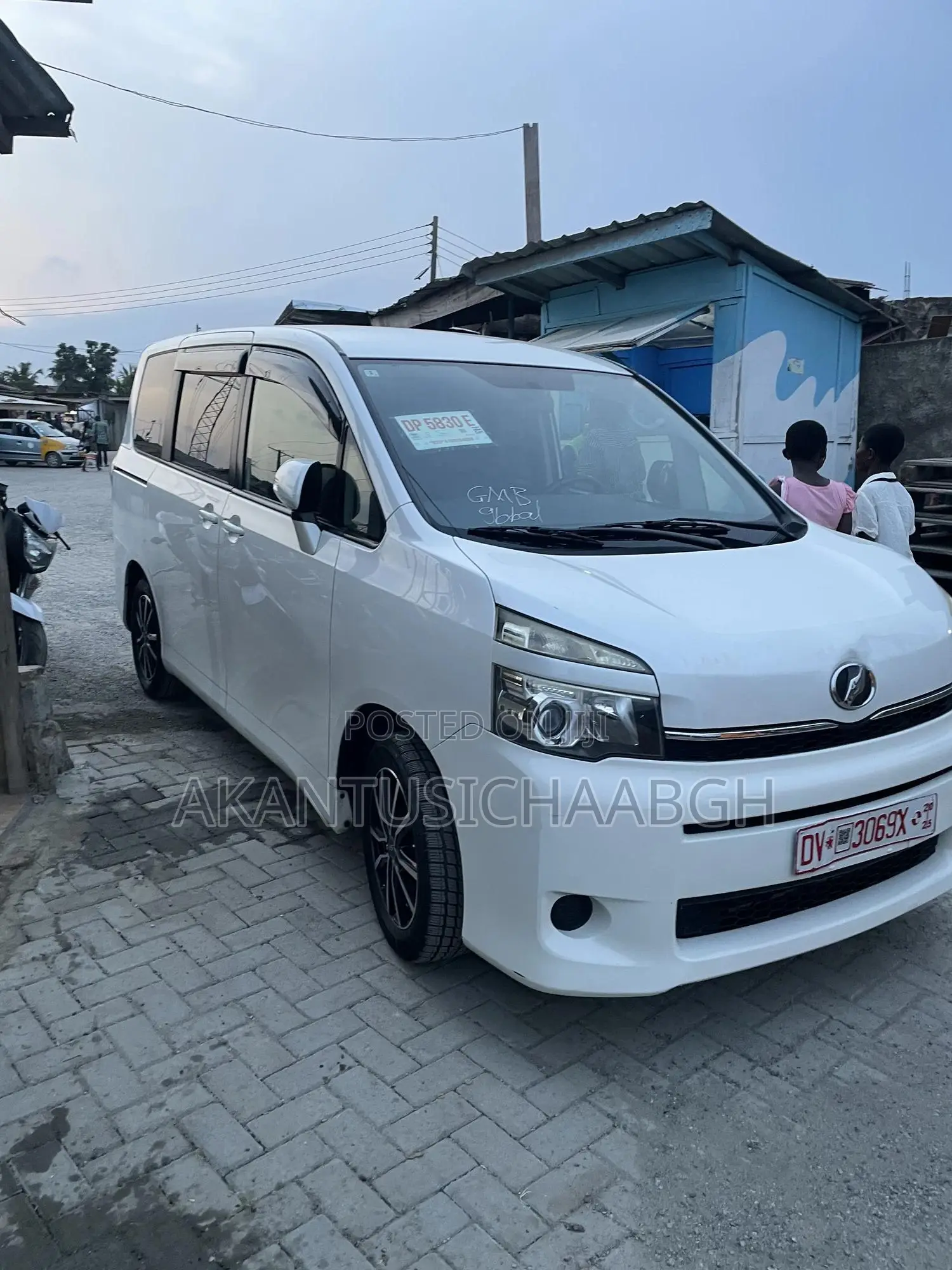 Toyota Voxy 2013 White