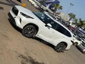 Toyota Highlander XLE AWD 2023 White