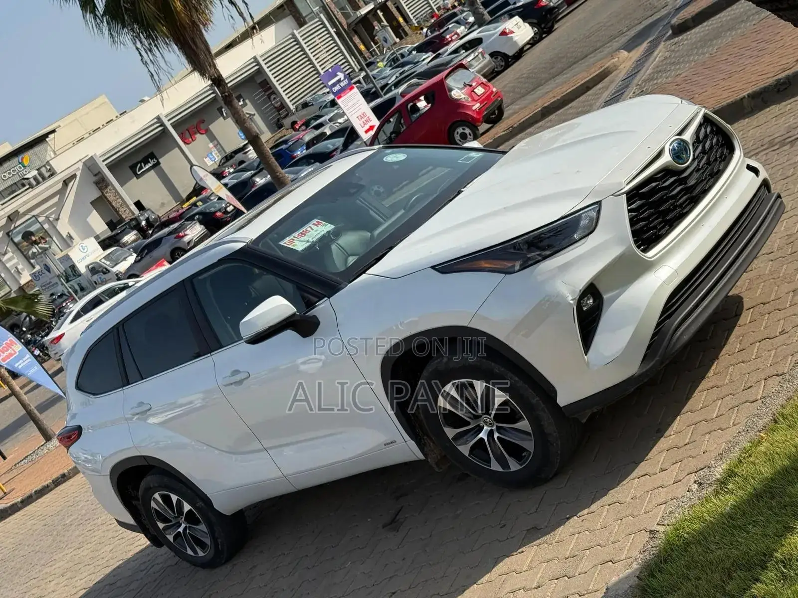 Toyota Highlander XLE AWD 2023 White
