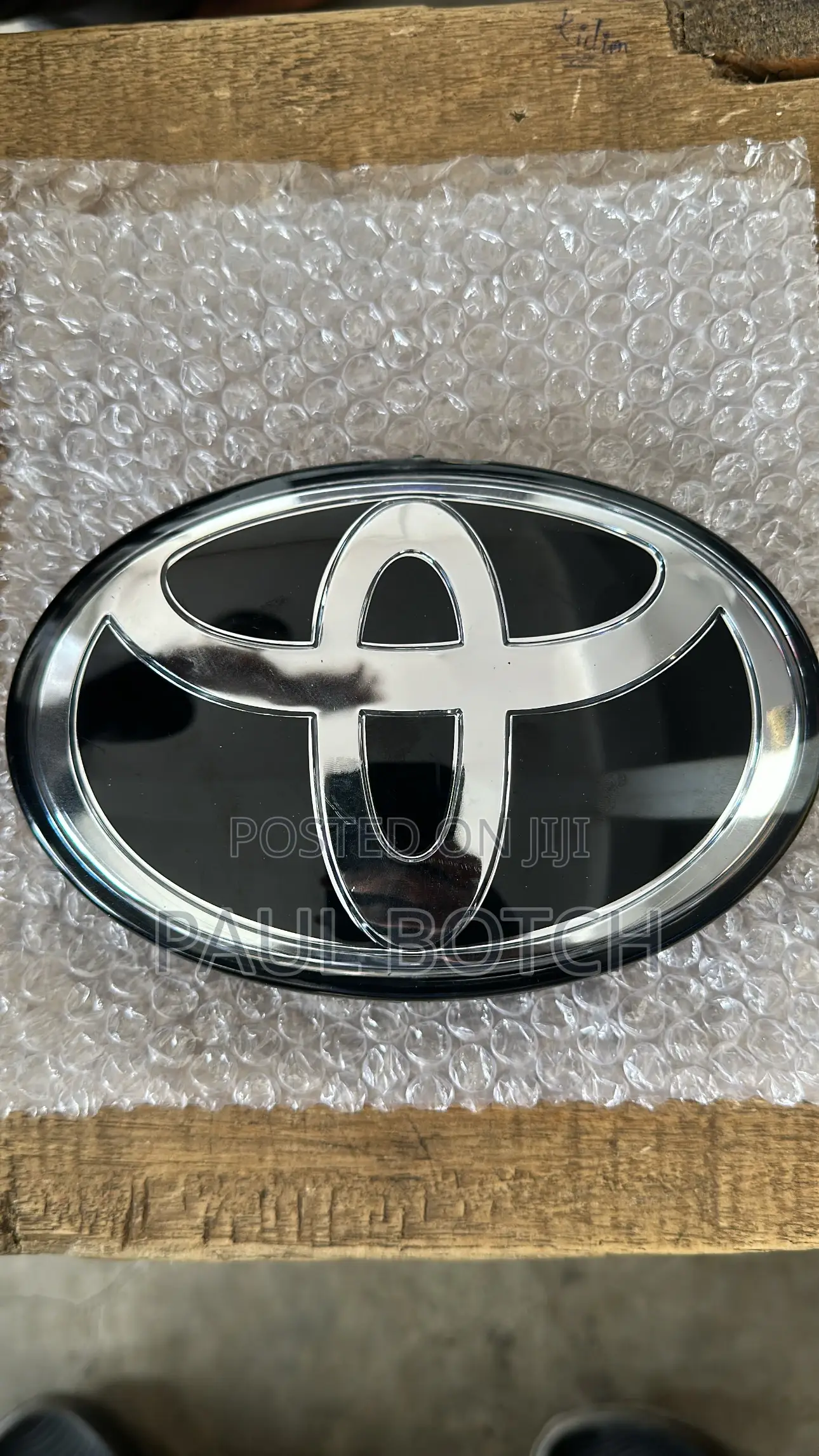 Toyota Emblem (Crown)