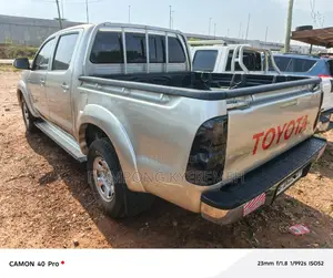 Toyota Hilux 2012 Gray