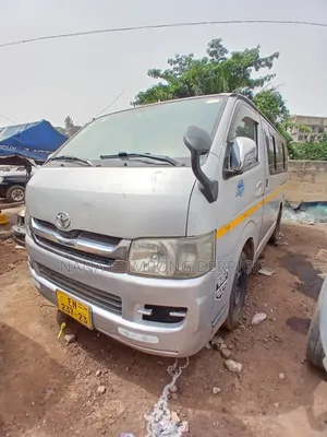 Toyota HiAce 2013 Silver