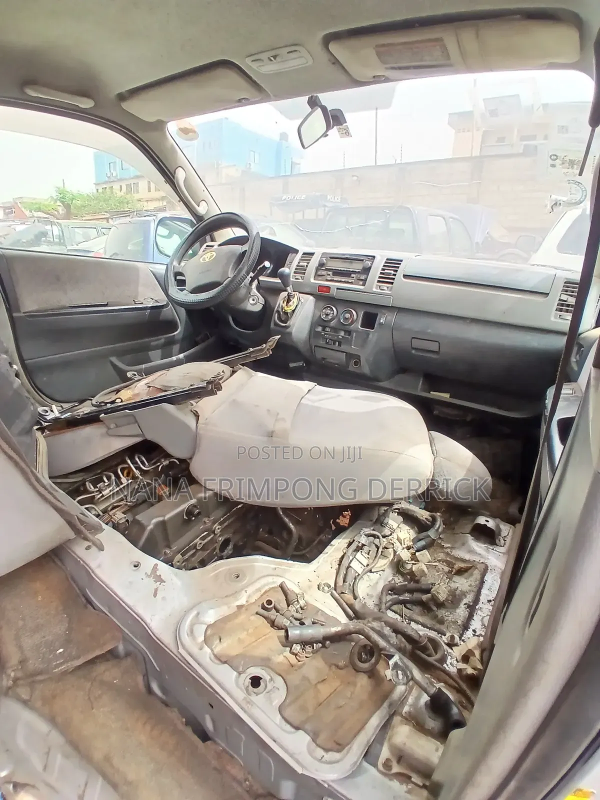 Toyota HiAce 2013 Silver