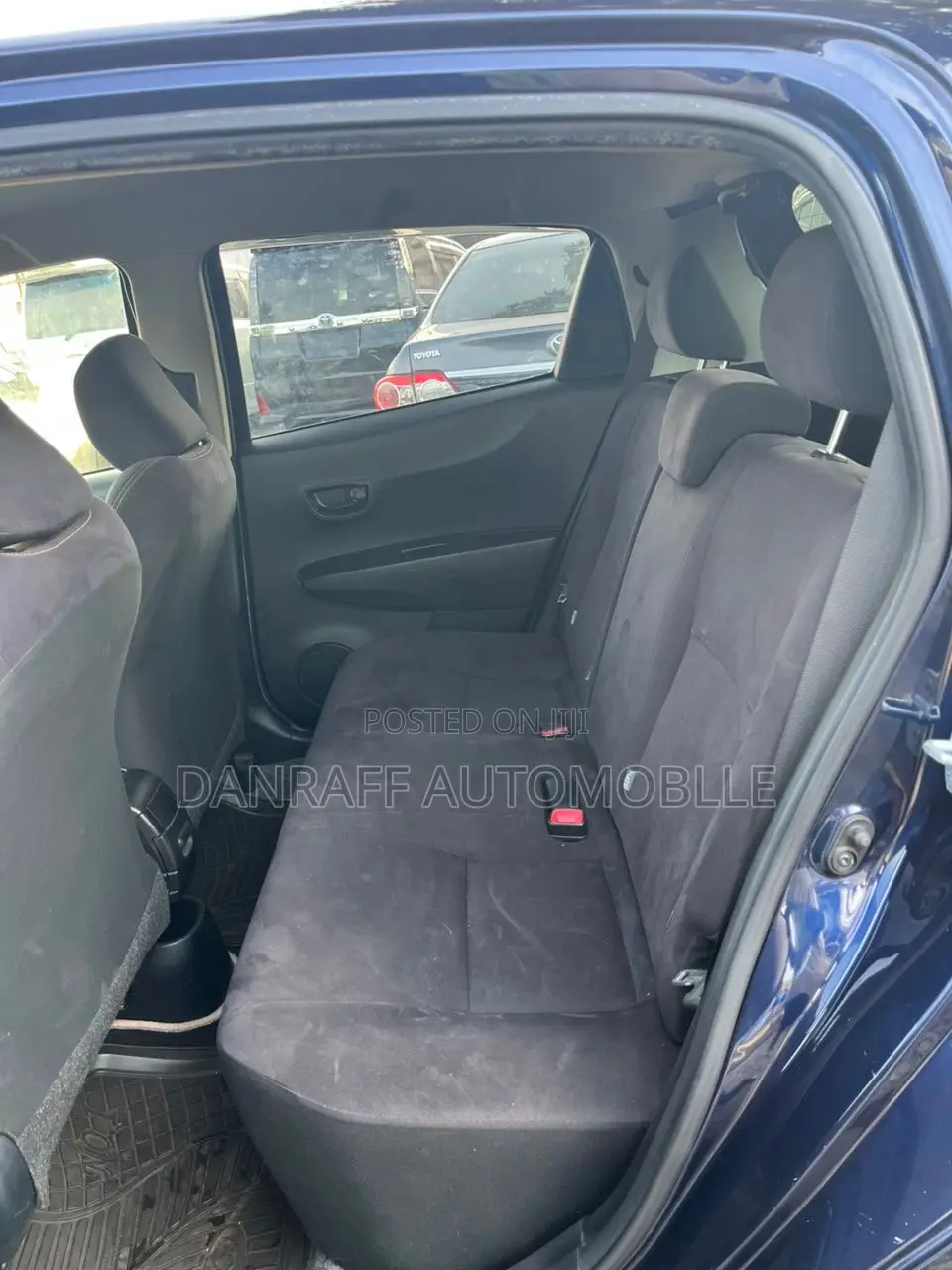 Toyota Vitz 1.3 FWD 3dr 2012 Blue
