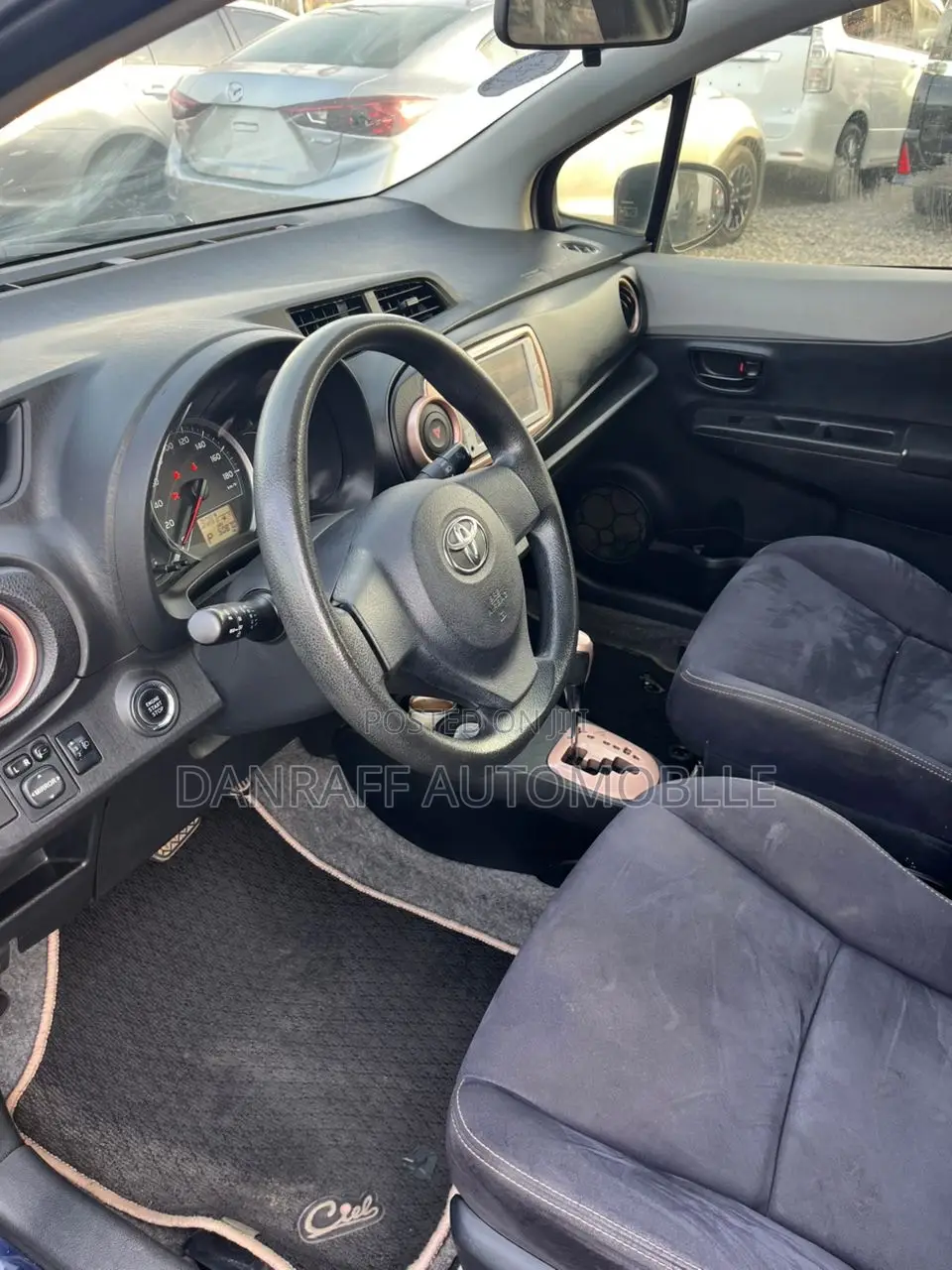 Toyota Vitz 1.3 FWD 3dr 2012 Blue